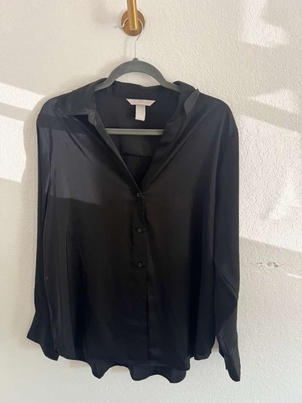 H&M Women’s Black Satin Feel Button-Up Blouse Size Large